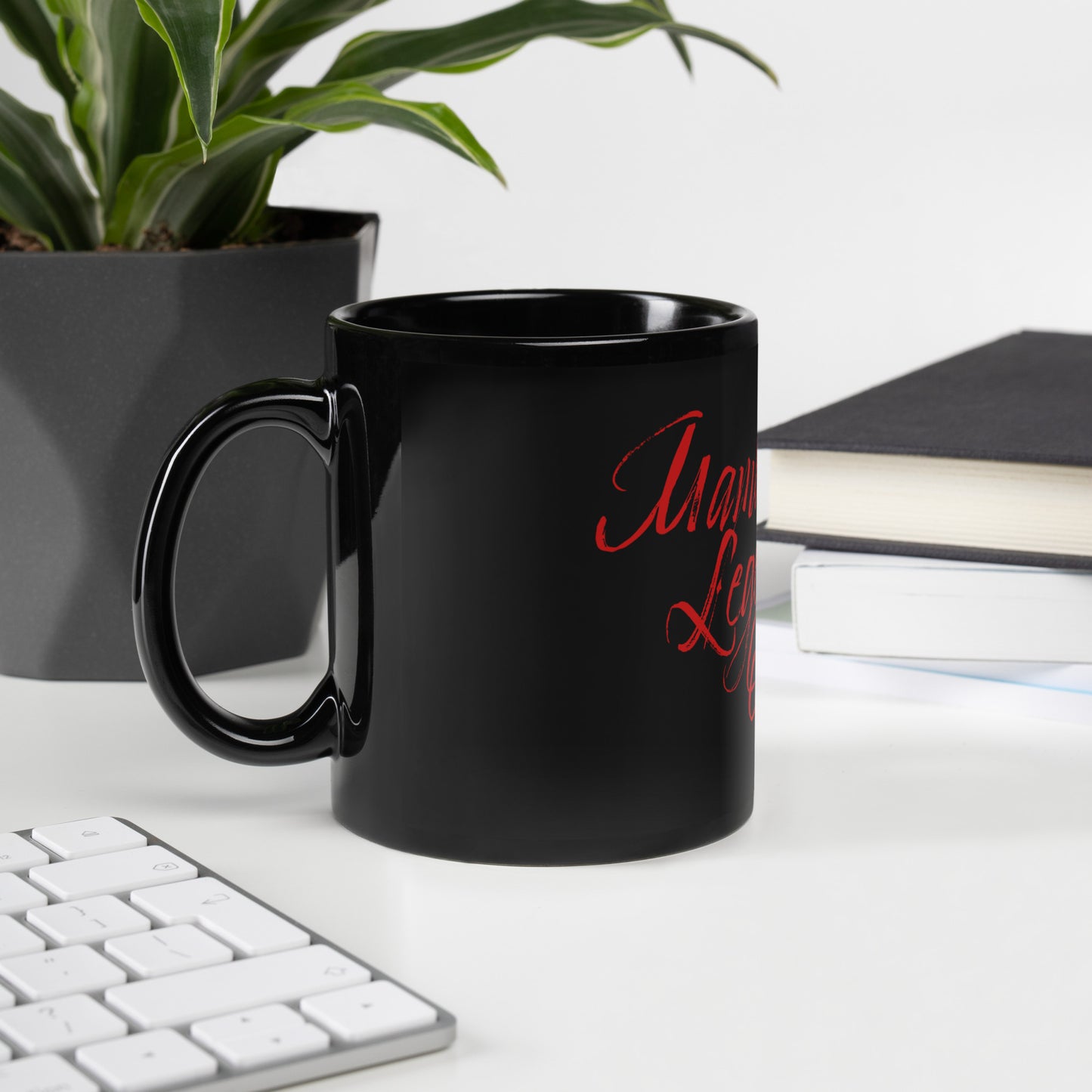 Taza brillante roja sobre negra de Mambo Legends Orchestra